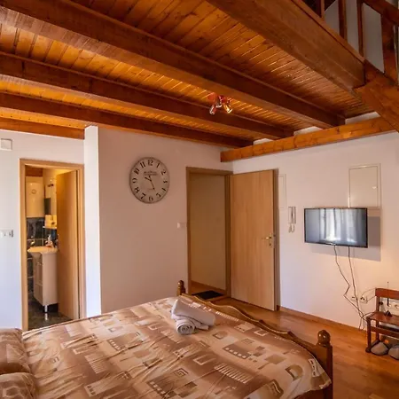 Loriana Apartment