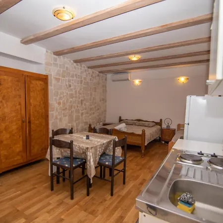 Loriana Apartment