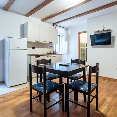 Loriana Apartment