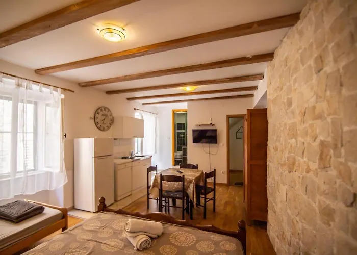 Loriana アパート *